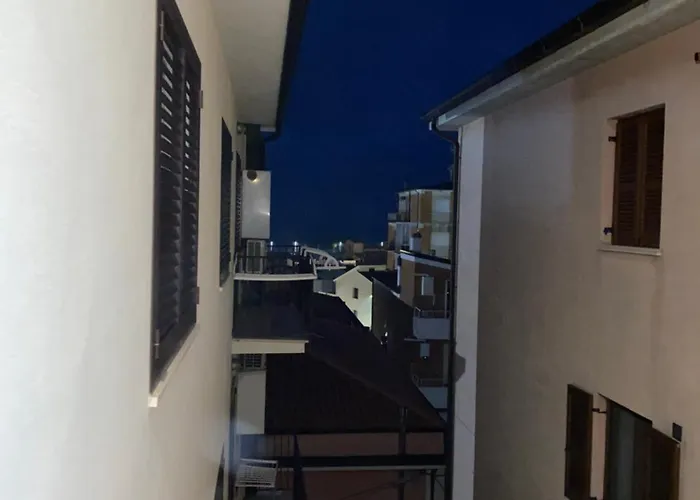 The Golden Eagle Apartamento Porto SantʼElpidio